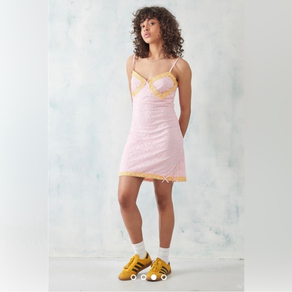 NWT BETSEY JOHNSON Women's Olivia Lace Mini Slip Dress. Size S Pink